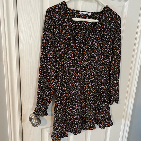 Zara Floral Mini Deep V Dress. Perfect Condition. Size Small. - Picture 2 of 7